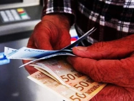 Δείτε πώς θα λάβετε αναδρομικά τα δώρα Χριστουγέννων και Πάσχα